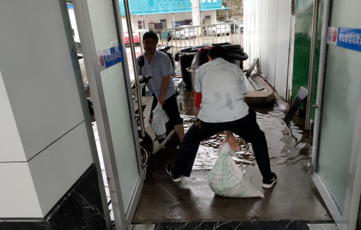 都市城際公交:暴雨來襲 青山客運(yùn)站積極應(yīng)對