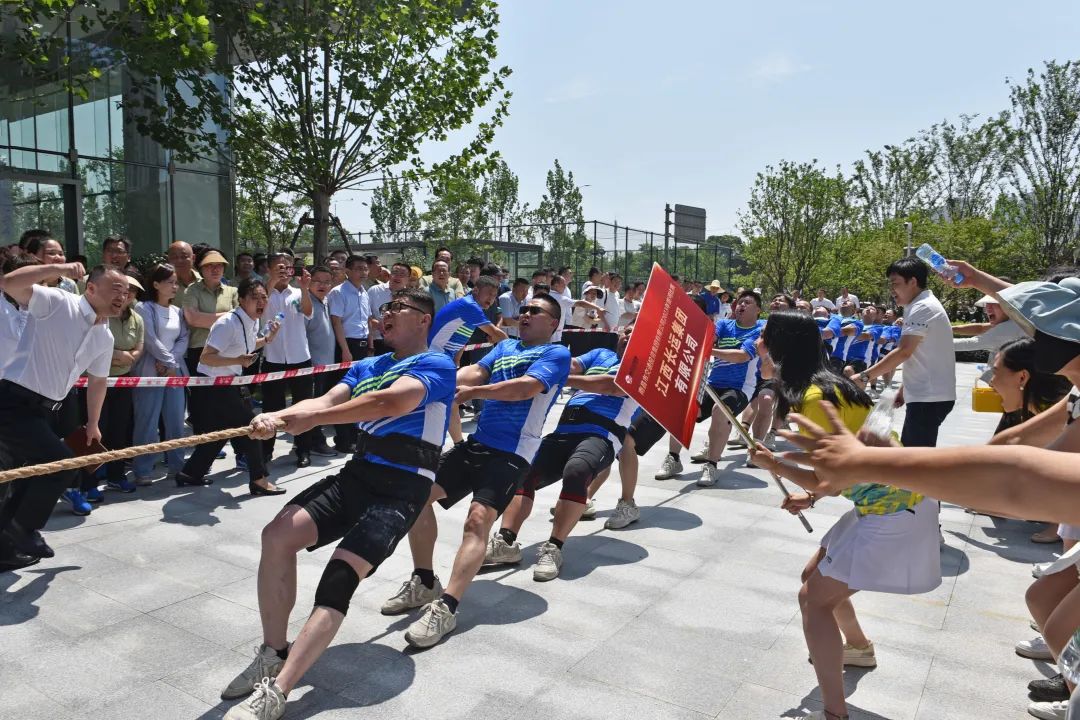 江西長運參加南昌交投集團拔河比賽首戰(zhàn)告捷 劉磊到場助威、占梁帶隊
