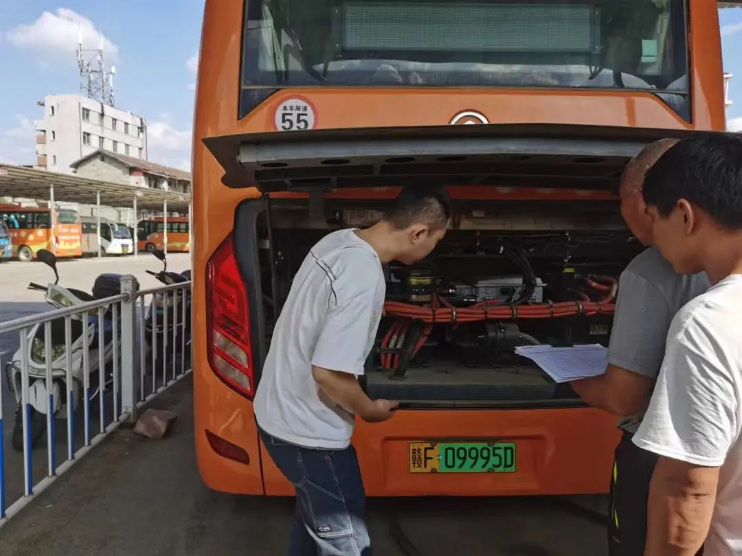 撫州長(zhǎng)運(yùn):南豐分公司開展車輛安全檢查