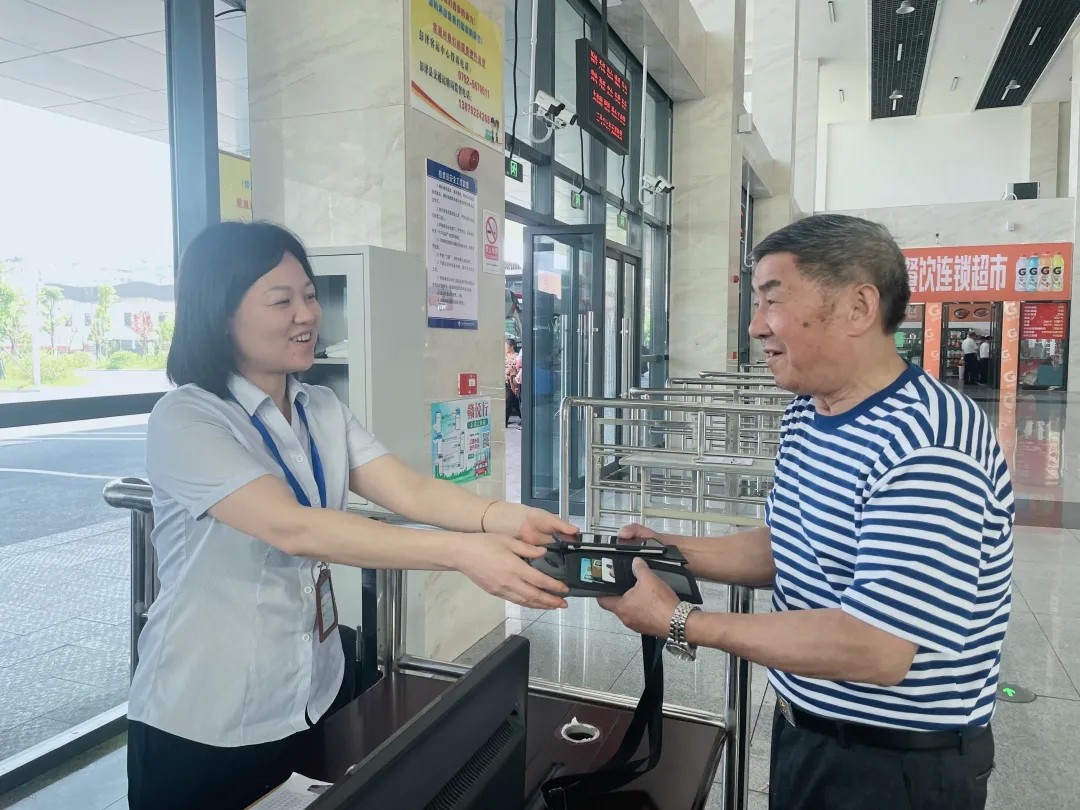 九江長運(yùn):拾金不昧加免費(fèi)乘車 長運(yùn)的服務(wù)太好了!